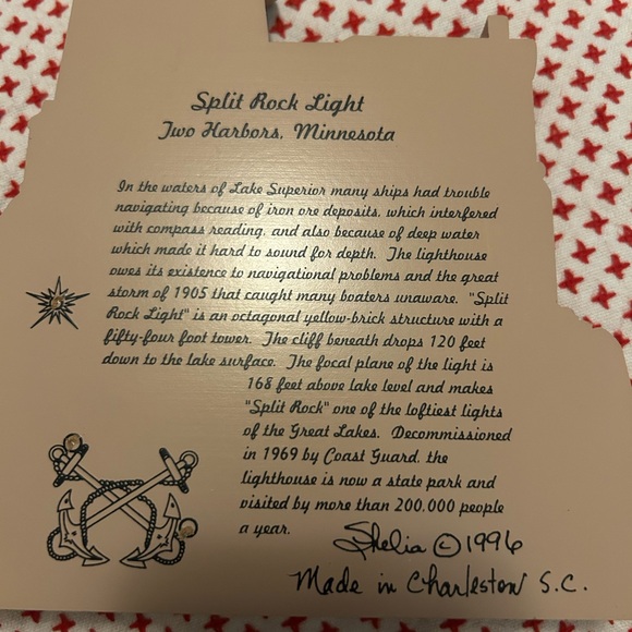 Shelia's House collectible figurine of the Split Rock Light lighthouse. 1996 - Picture 2 of 2